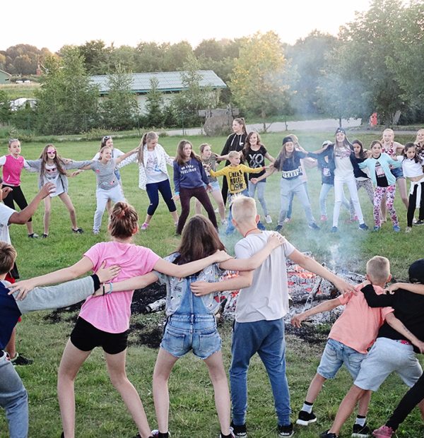 9 svarbiausios taisyklės renkantis vaikų vasaros stovyklas