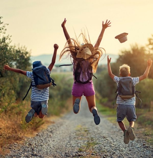 STOVYKLOS VAIKAMS IR PAAUGLIAMS