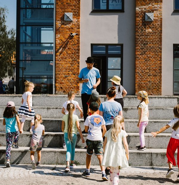 VASAROS STOVYKLA – JAUNIEJI KŪRĖJAI