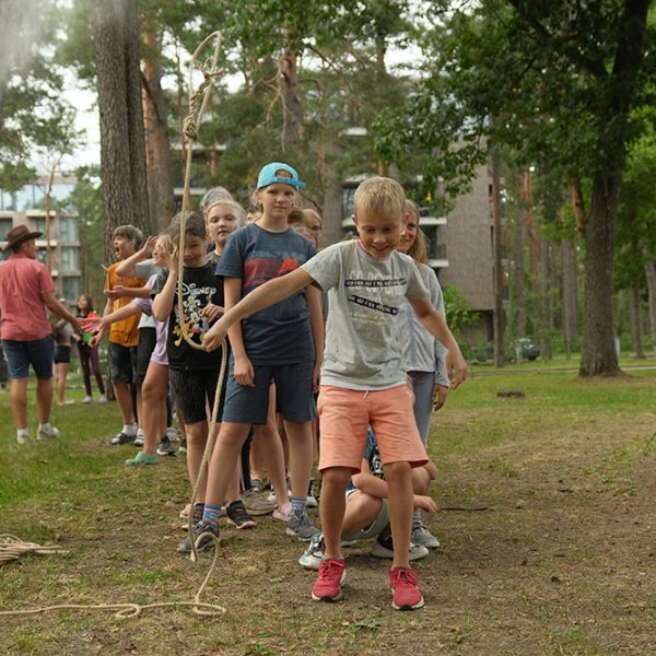 Dirbtinio intelekto ir anglų kalbos KALBA.LT stovyklos vaikams 2024