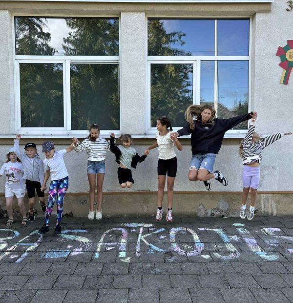 Vasaros stovykla ne tik kuria gražius prisiminimus, bet ir visapusiškai ugdo